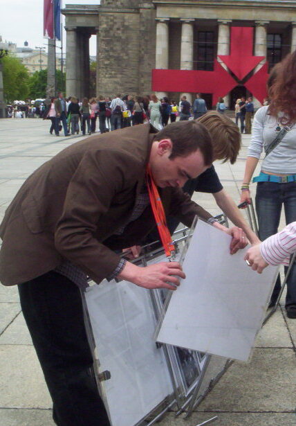 Przygotowanie do kolejnego wydarzenia – moment, w którym działania społeczne i organizacyjne wzbogacają moje dossier doświadczeń i umiejętności.