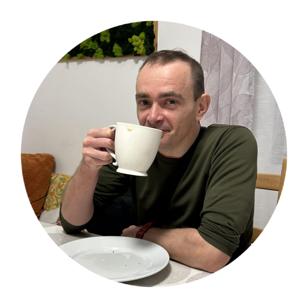 Poznajmy się – chwila relaksu przy filiżance herbaty, pokazująca równowagę między codziennymi obowiązkami a cieszeniem się prostymi momentami życia.