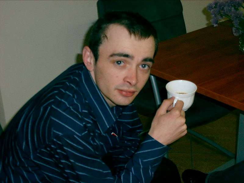 Chwila przerwy przy filiżance herbaty – refleksja nad kolejnymi wyzwaniami i pomysłami, które napędzają moją codzienną aktywność.